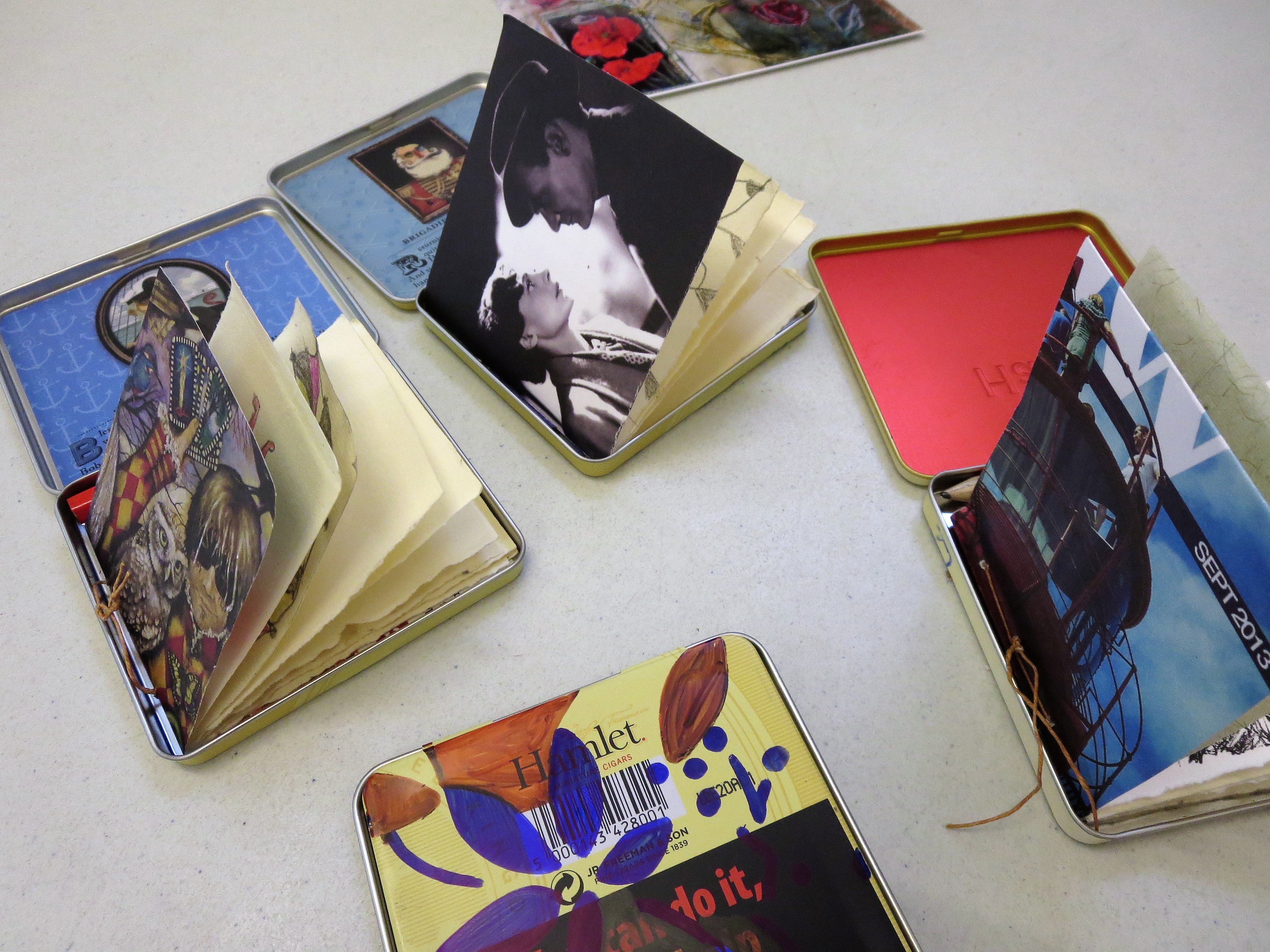 Note Tins Caring Hands (4)